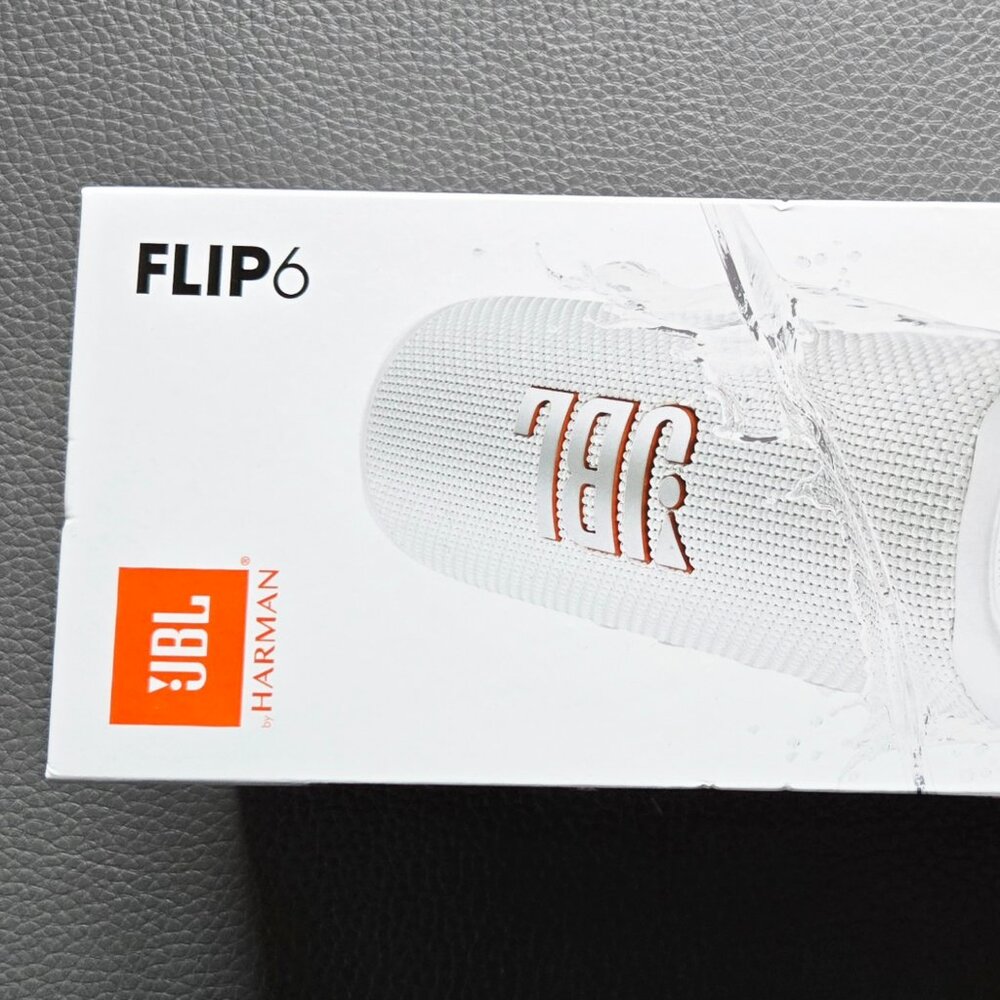 JBL Flip 6 - Portable Bluetooth Speaker Waterproof 12 Hours of Playtime - White